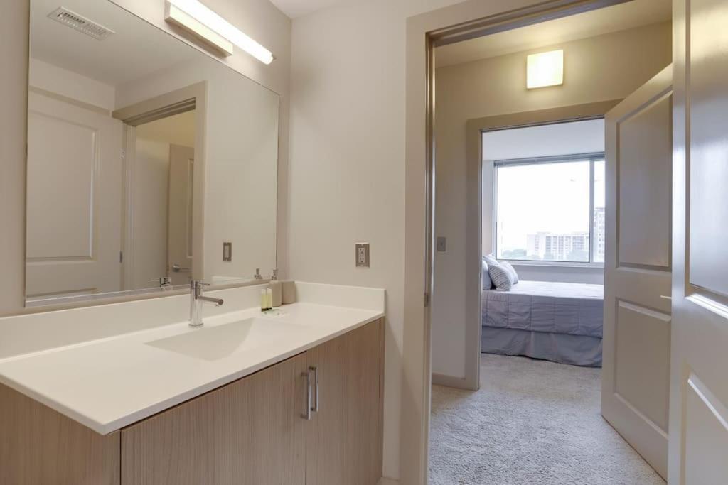 Wonderful 2Br Apartment At Crystal City Арлінгтон Екстер'єр фото